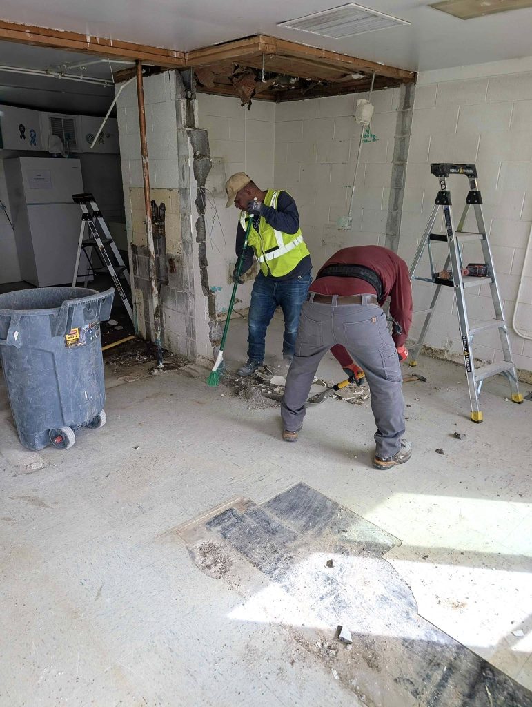 Cleaner Jobsites for Better Workflow general contractor support - debris clean up